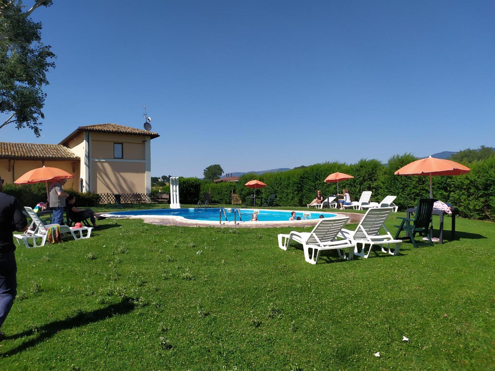 Hotel Villaggio Le Stelline Montefalco Exteriör bild