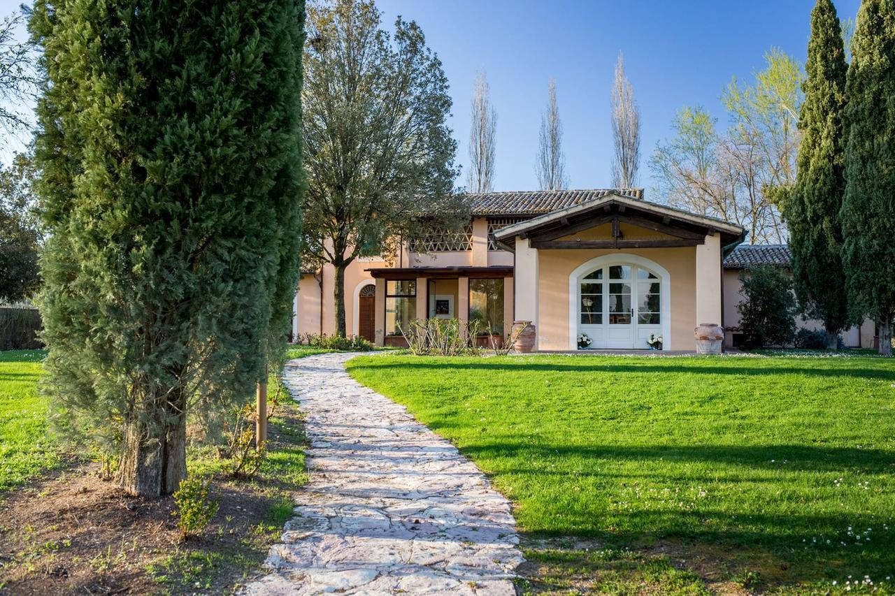 Hotel Villaggio Le Stelline Montefalco Exteriör bild