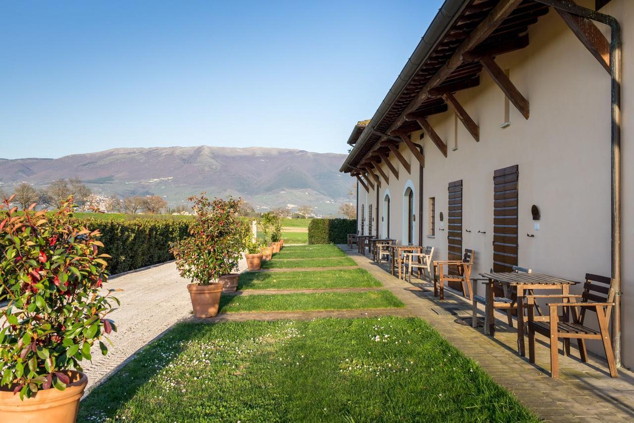 Hotel Villaggio Le Stelline Montefalco Exteriör bild